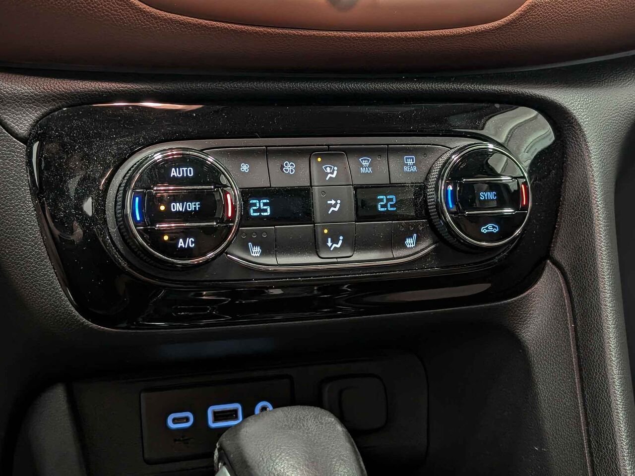 BUICK ENCORE GX ESSENCE AWD Cuir Sièges et Volant Chaufants 2022 Autre Sherbrooke - photo #9