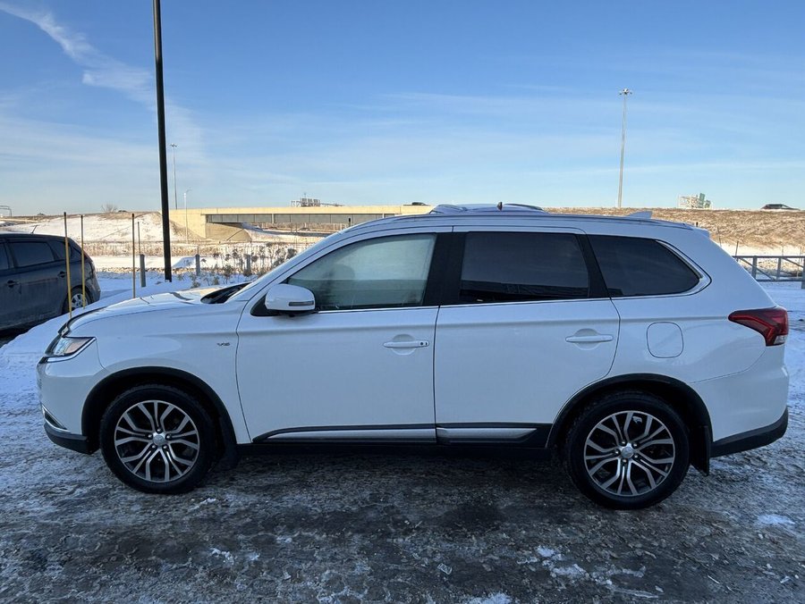 Mitsubishi Outlander GT AWD, V6, TOIT OUVRANT, SIÈGES CHAUFF 2018 Blanc