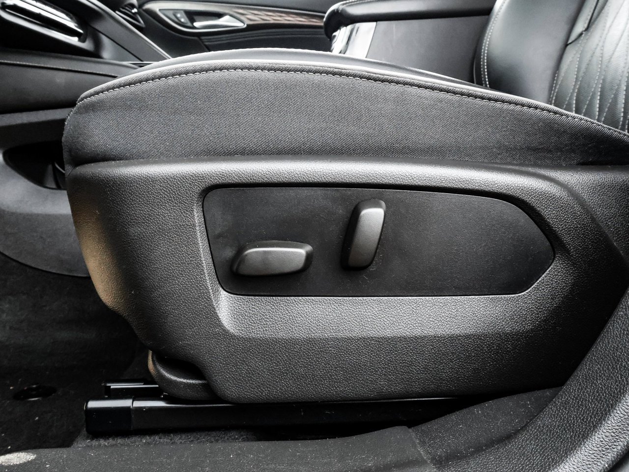 2022 Buick Envision AWD 4dr Avenir Blue Sherwood Park - photo #21