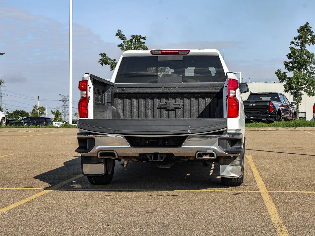 2023 Chevrolet Silverado 1500 4WD Crew Cab 147 LT White Sherwood Park - photo #8