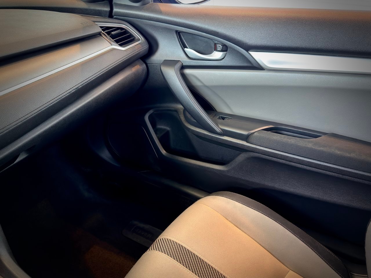 2018 Honda Civic Coupe Blue Notre-Dame-des-Prairies - photo #16