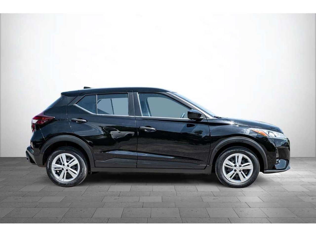 2025 Nissan Kicks Play Silver Sainte-Julienne - photo #3