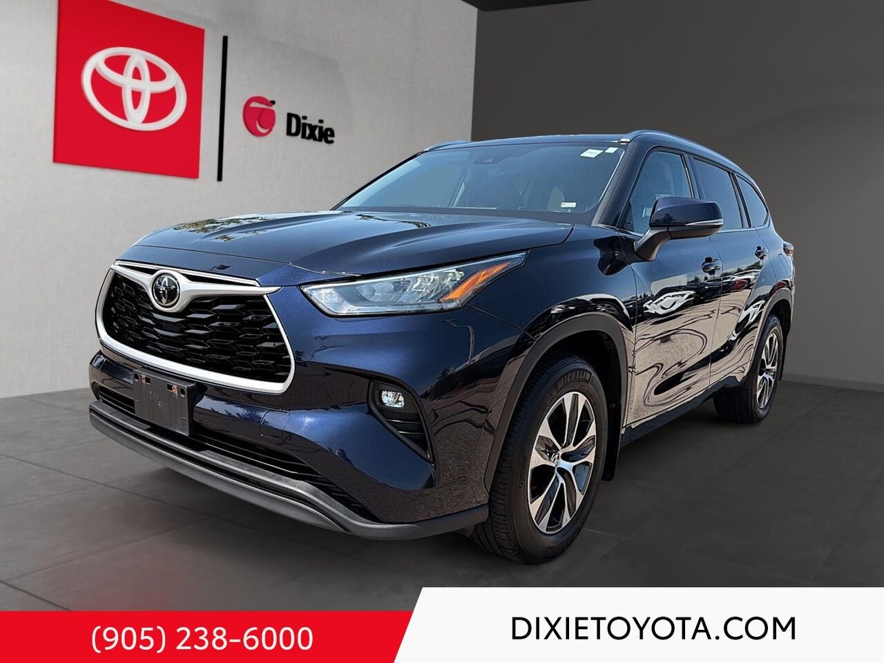 2020 Toyota Highlander XLE AWD / CLEAN CARFAX / HEATED SEATS / MOONROOF / ALLOY WHEELS / Mississauga - photo #0