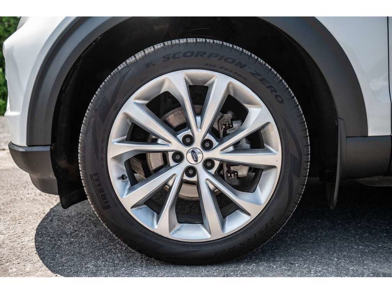 Ford Explorer 2023 Blanc Sainte-Julienne - photo #16