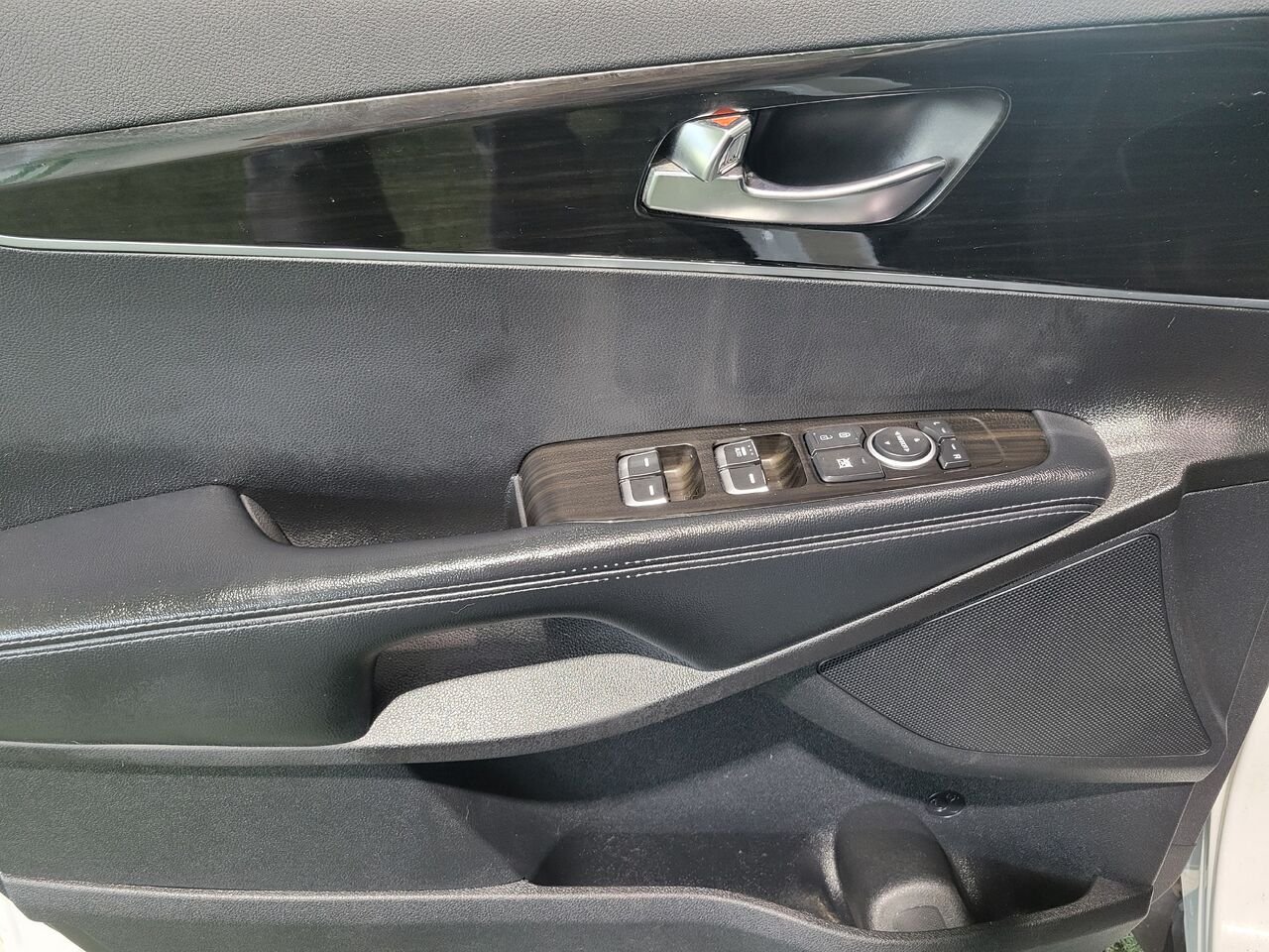2019 Kia Sorento White  - photo #12
