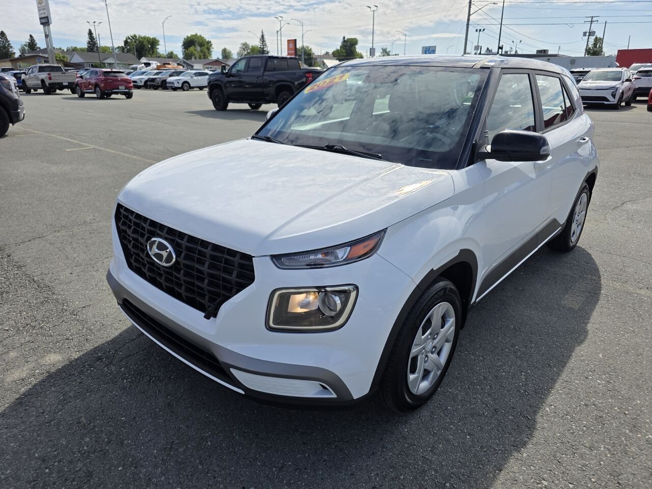 Hyundai Venue Essential IVT avec couleur deux tons 2021 Blanc Rouyn-Noranda - photo #0