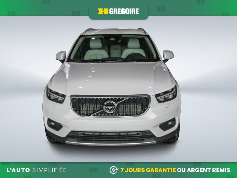 2022 Volvo XC40 White Laval - photo #0