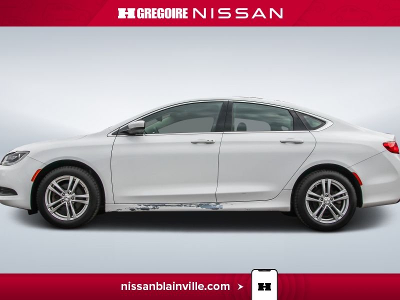 2015 Chrysler 200 White Laval - photo #2