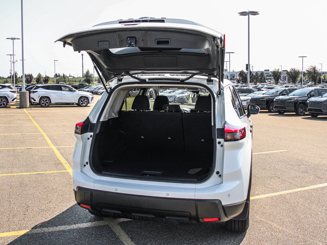 2024 Nissan Rogue AWD S White Sherwood Park - photo #7