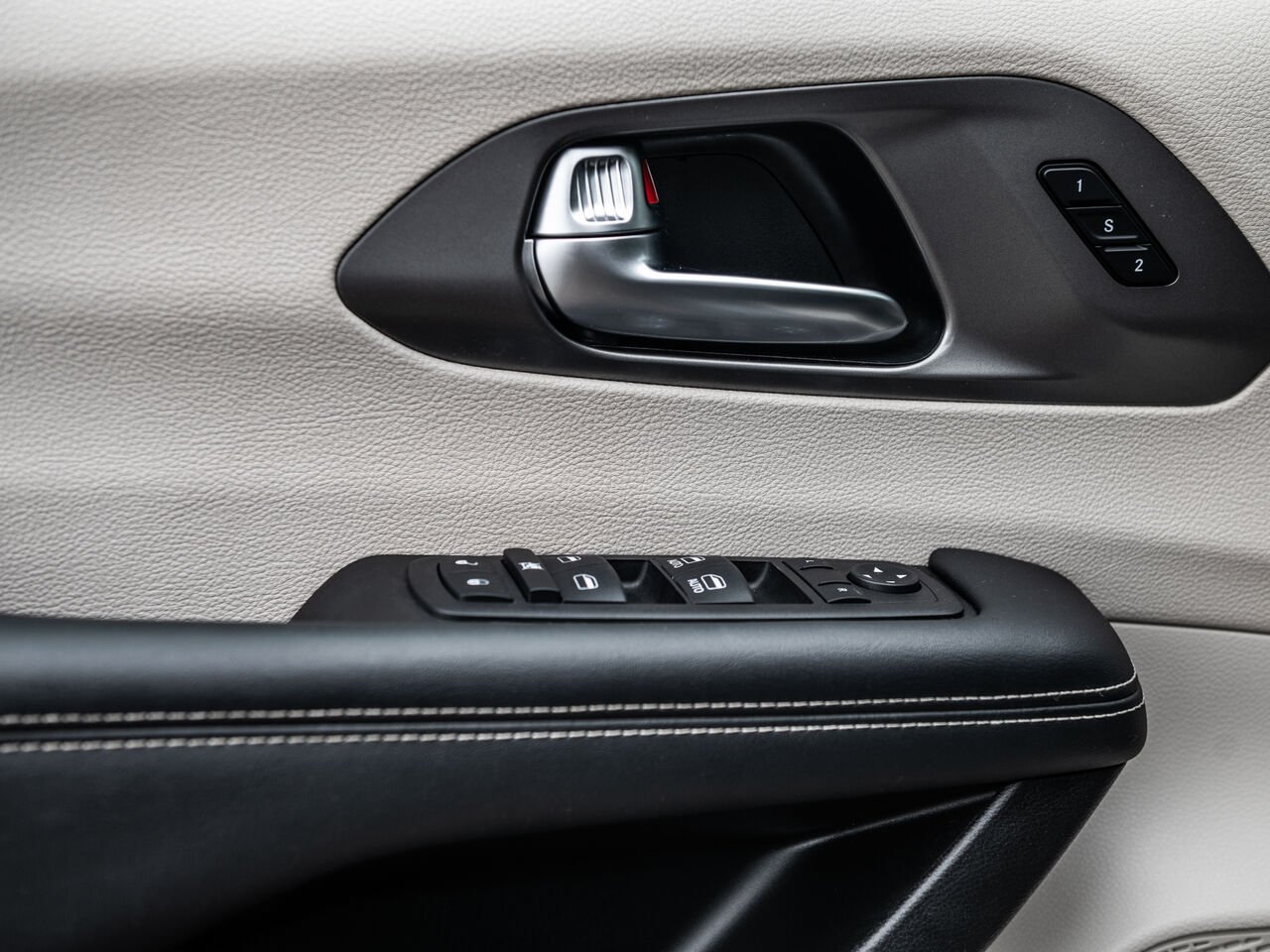 Chrysler Pacifica Hybrid 2023 Bleu Sainte-Julienne - photo #13