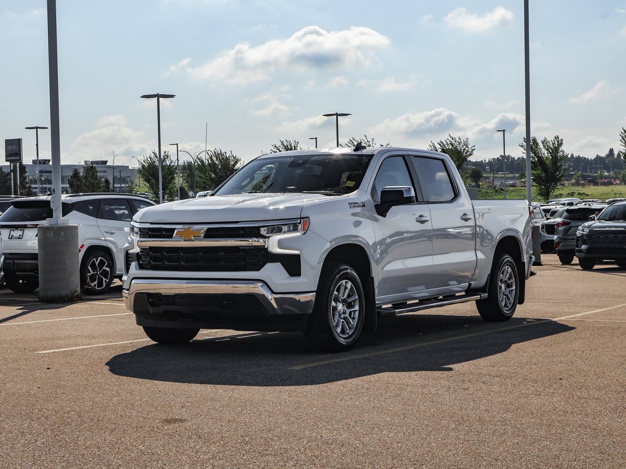 2023 Chevrolet Silverado 1500 4WD Crew Cab 147 LT White Sherwood Park - photo #3