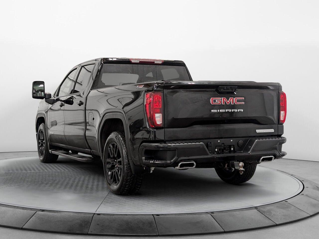 GMC SIERRA 1500 4WD CREW CAB PICKUP Elevation 3.0L Diesel volant et Sièges Chauffants 2024 Noir Sherbrooke - photo #2