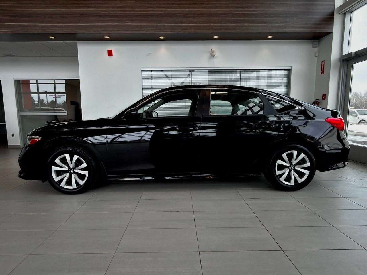 Honda Civic Sedan 2024 Noir Notre-Dame-des-Prairies - photo #6