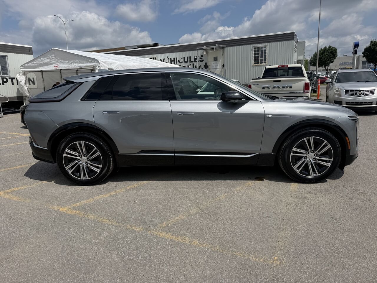 Cadillac LYRIQ LUXURY AWD FINANCEMENT À PARTIR DE 0.99% 2024 Argent Laval - photo #8