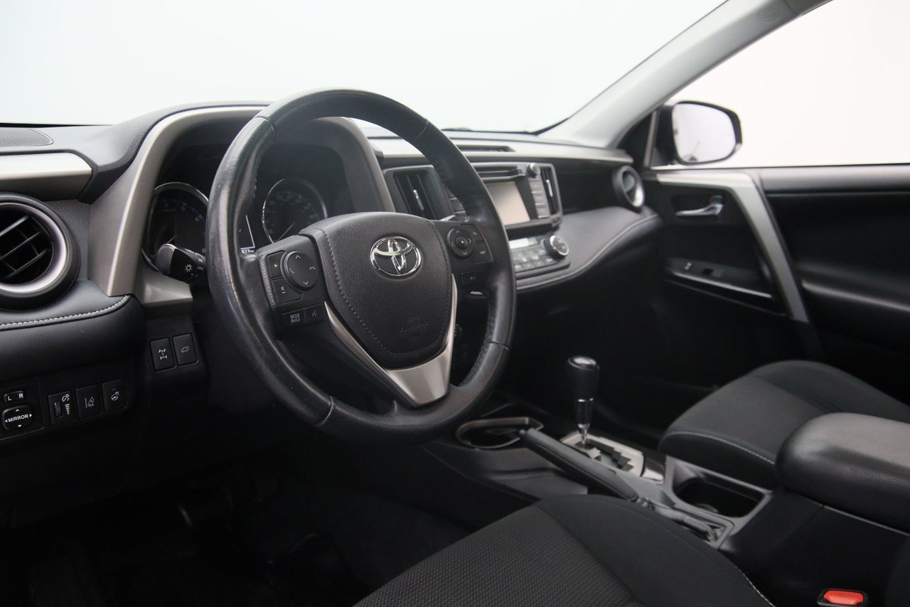 2018 Toyota RAV4 VIN 2T3RFREV9JW852844 Grey Baie-Comeau - photo #6