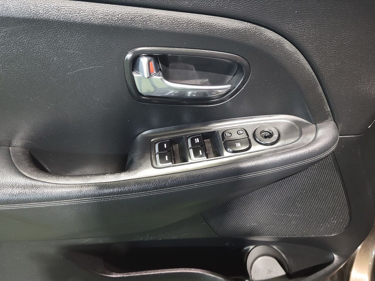 2015 Kia Rondo Brown  - photo #9