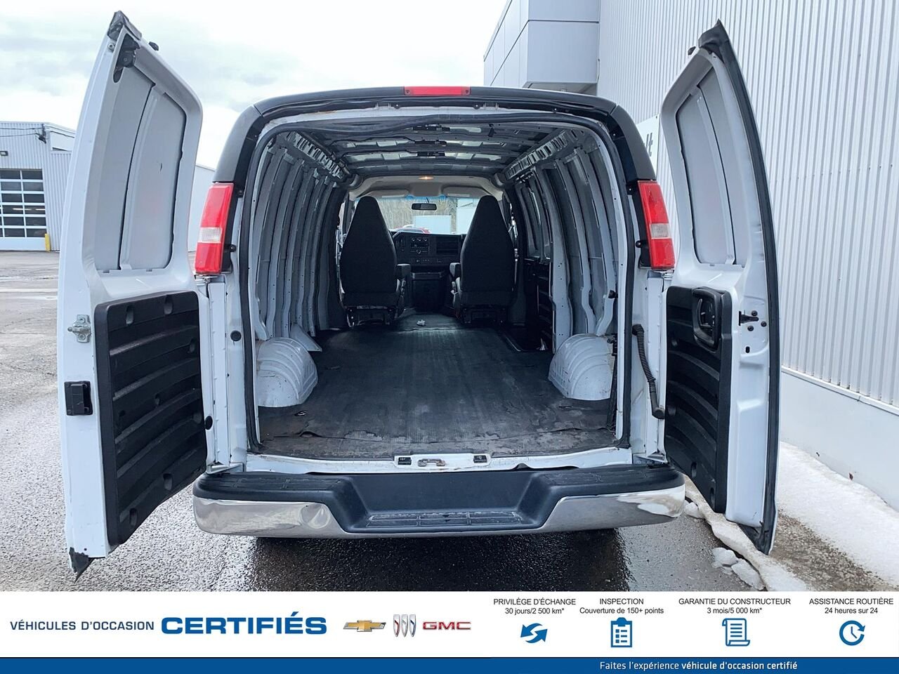 GMC Fourgonnette Savana utilitaire Traction arrière 2500 155 po 2019 Blanc Montmagny - photo #6