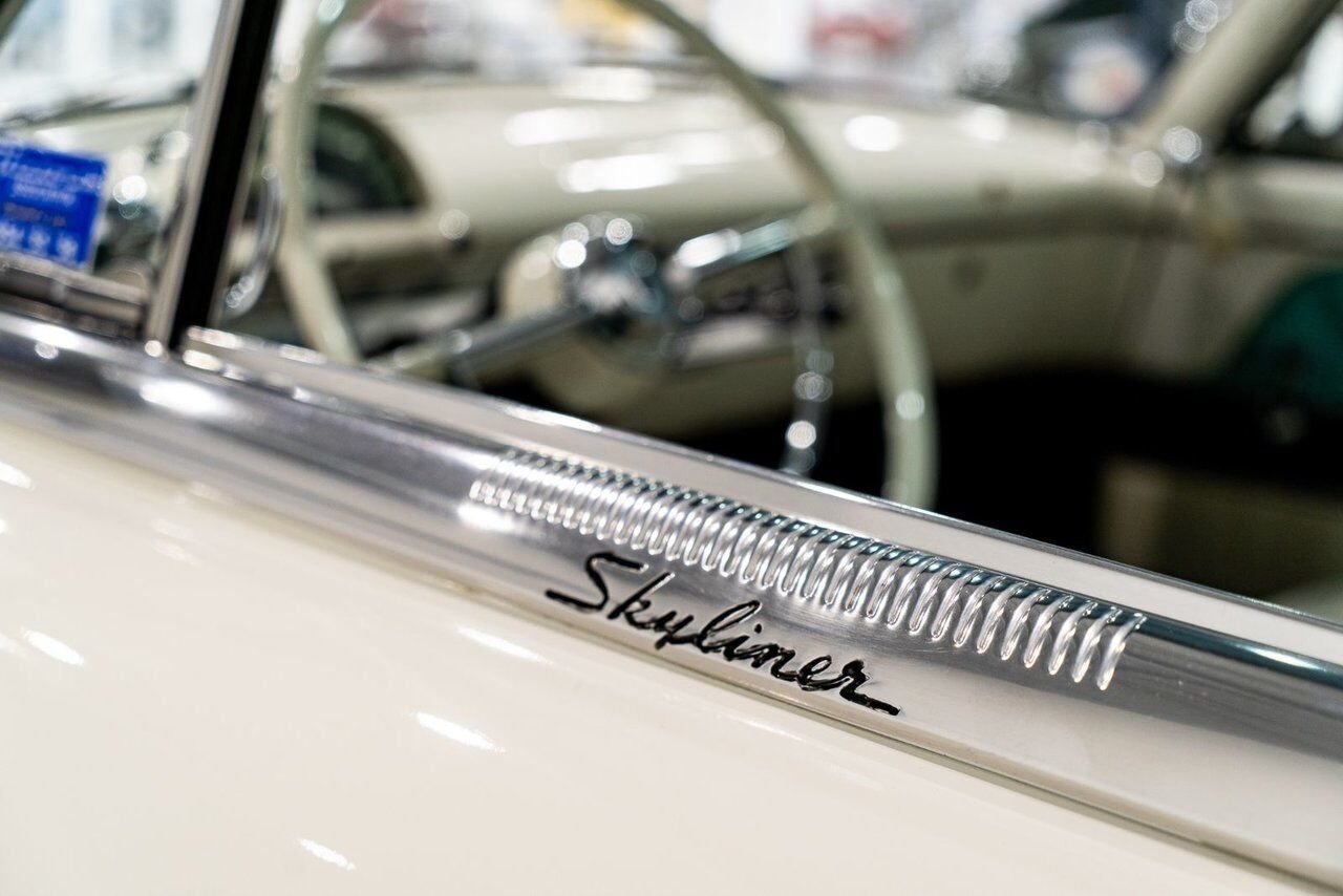 Ford Crestline Skyliner rare glass top long term ownership 1954 Blanc Montréal - photo #46