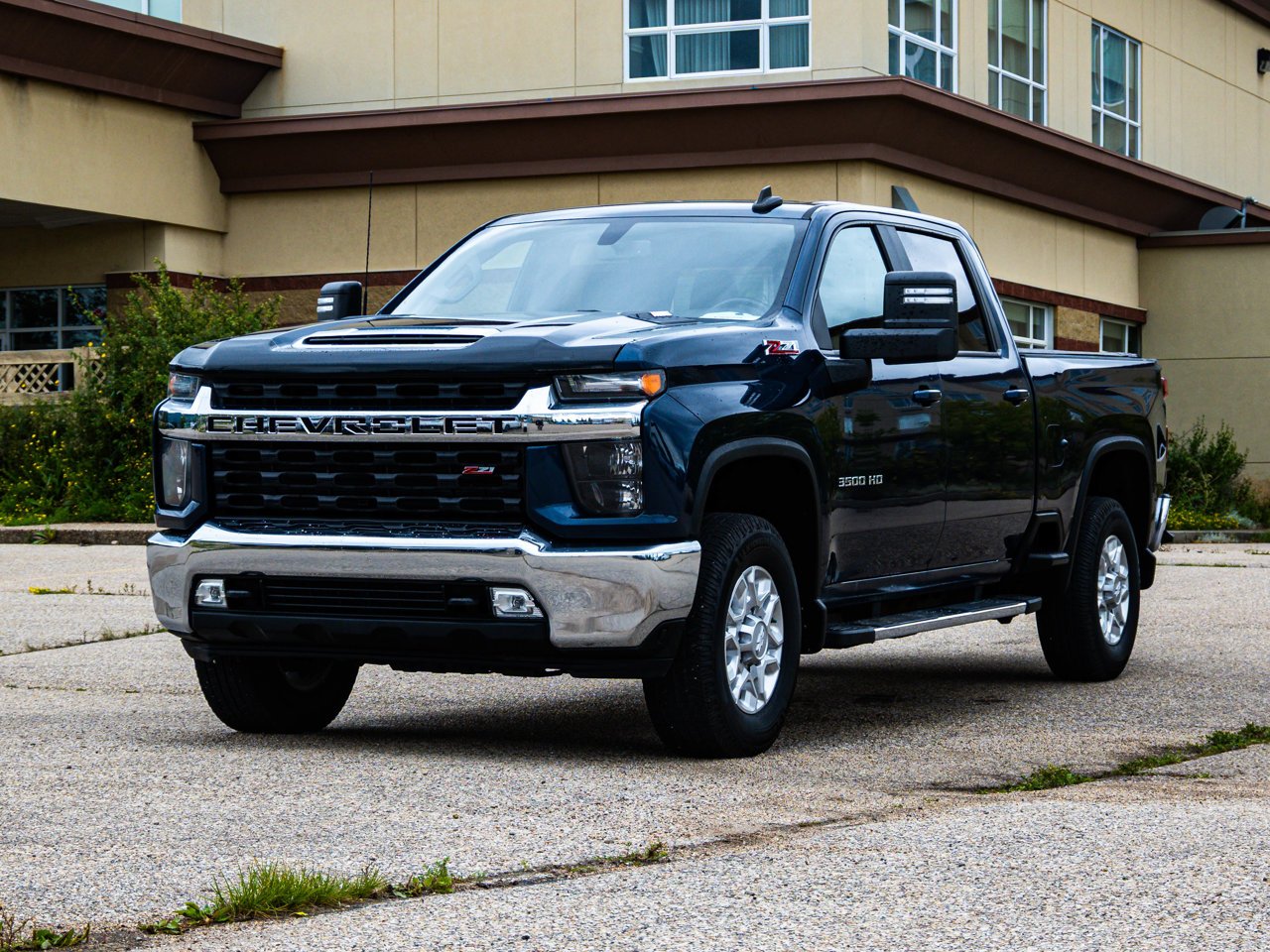 2020 Chevrolet Silverado 3500HD 4WD Crew Cab 159 LT Blue Sherwood Park - photo #3