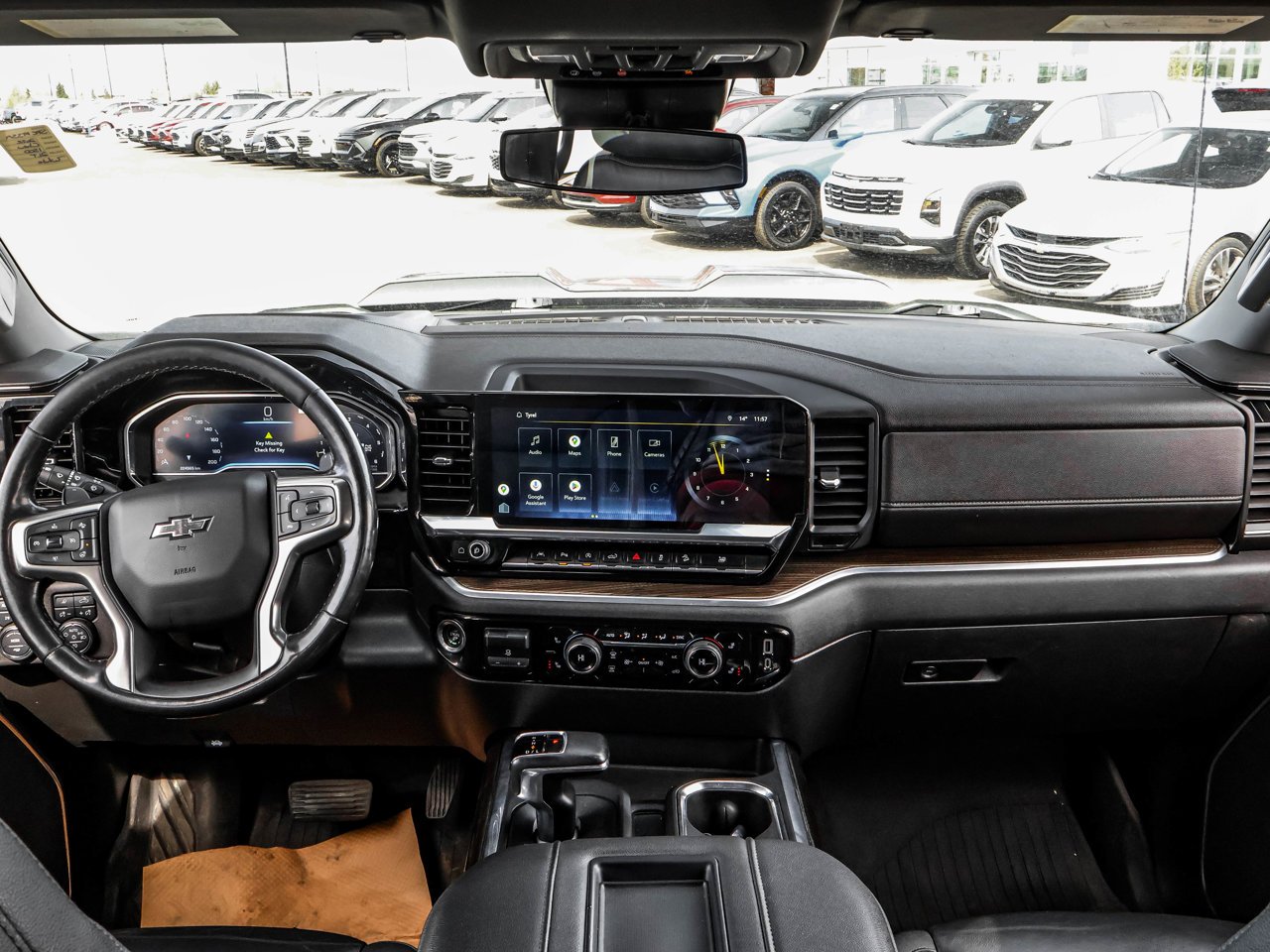 2022 Chevrolet Silverado 1500 4WD Crew Cab 147 LT Trail Boss White Sherwood Park - photo #16