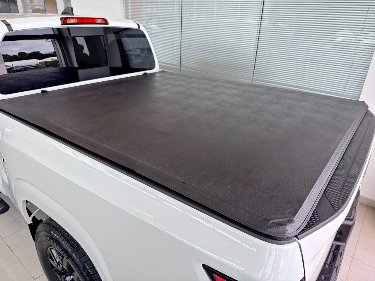 2023 Nissan Frontier White Notre-Dame-des-Prairies - photo #10