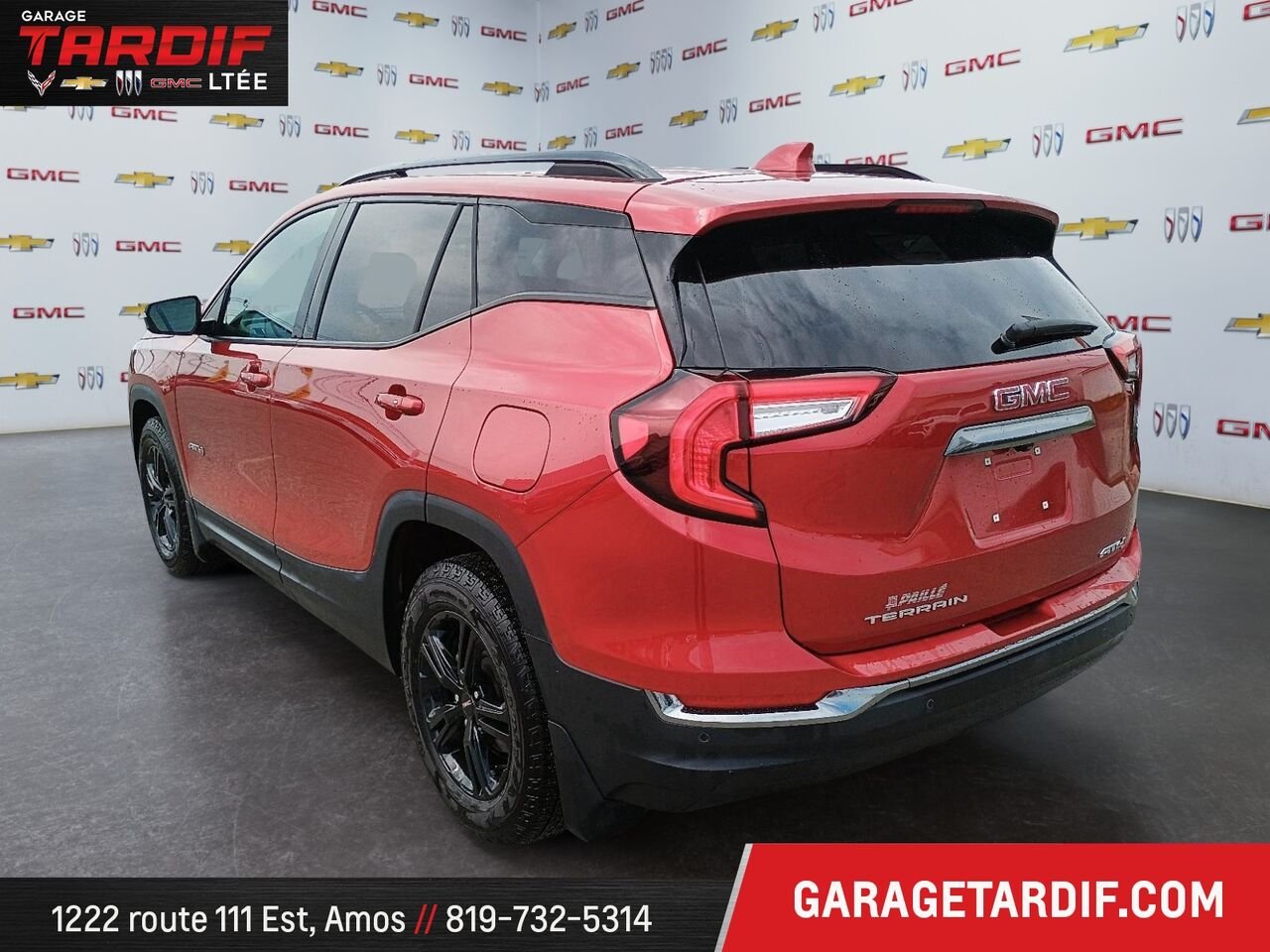 2024 GMC Terrain SLT AWD Red Mont-Laurier - photo #3