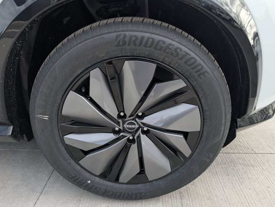 2026 NISSAN ARIYA 2026 Everest White Pearl Tricoat/Black Diamond Pearl