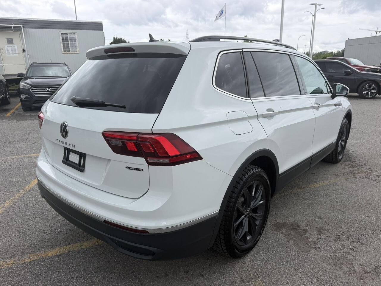 2024 Volkswagen Tiguan Comfortline 4MOTION White Laval - photo #10