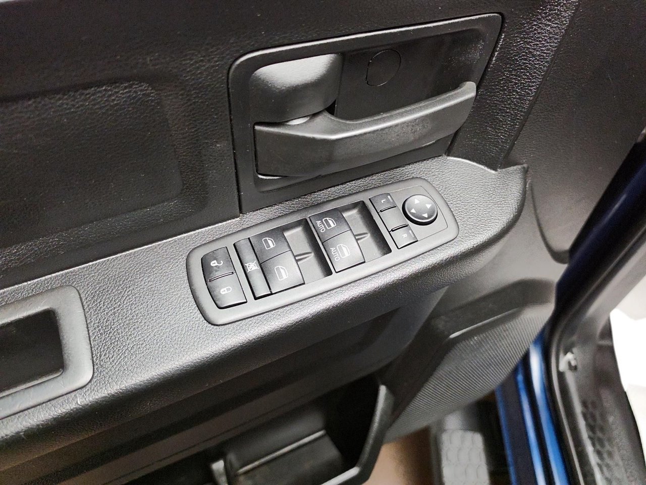 2023 Ram 1500 Classic VIN 1C6RR7ST9PS520748 Baie-Comeau - photo #11