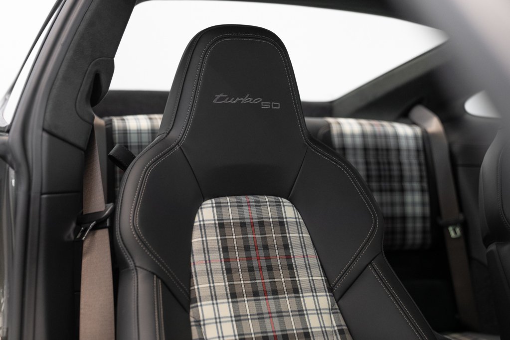 Porsche 911 Turbo 50 Years Coupe 2025 Vert Kirkland - photo #17