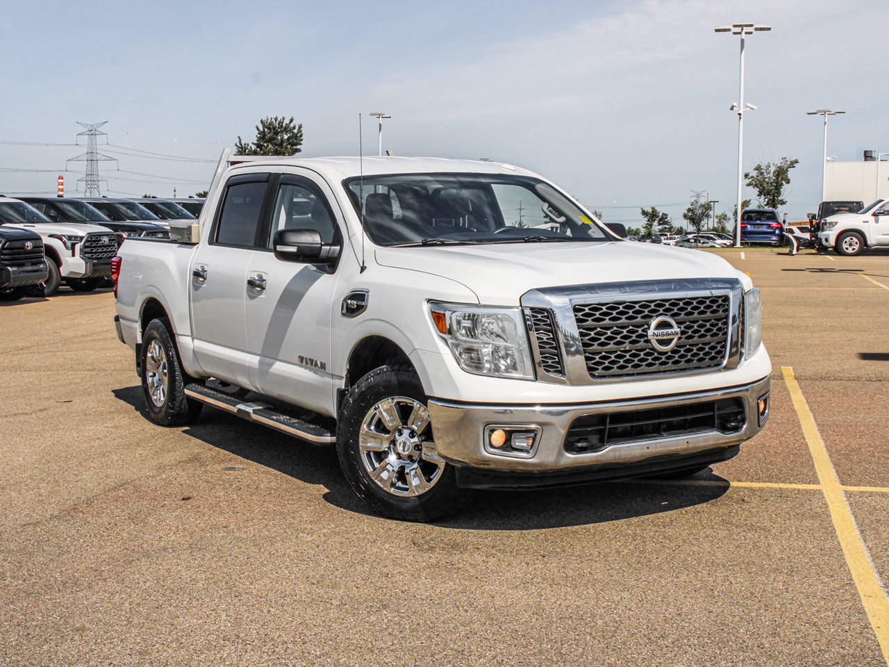 2017 Nissan Titan 4WD Crew Cab SV White Sherwood Park - photo #1