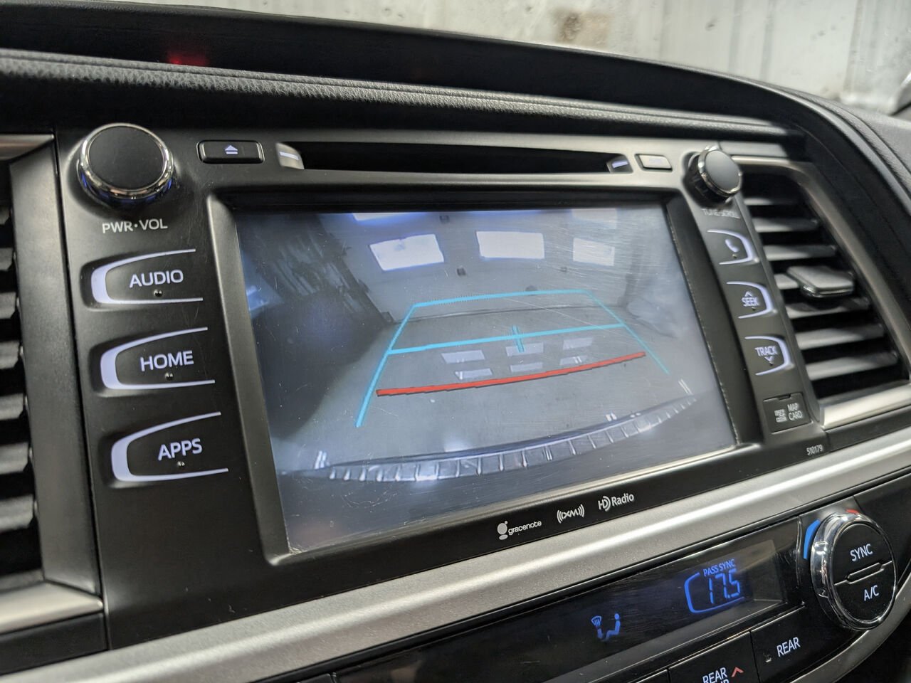 Toyota Highlander XLE/AWD/SIÈGES CHAUFFANTS/BLUETOOTH/AC BIZONE/TOIT OUVRANT 2018 Gris aurore mica Sherbrooke - photo #18