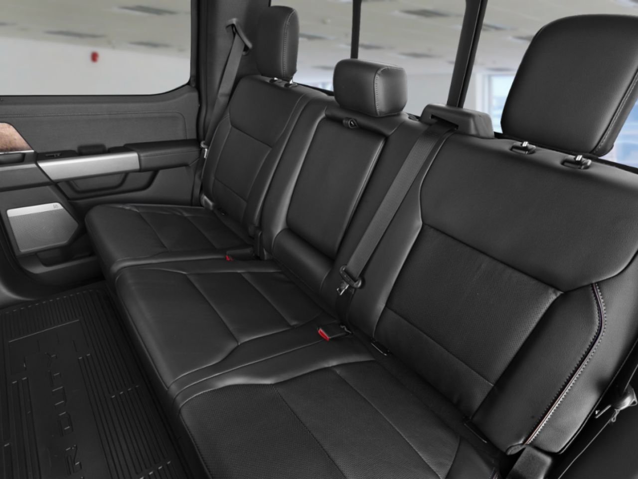 2026 Ford Super Duty F-250 SRW Agate Black Metallic Mont-Laurier - photo #4