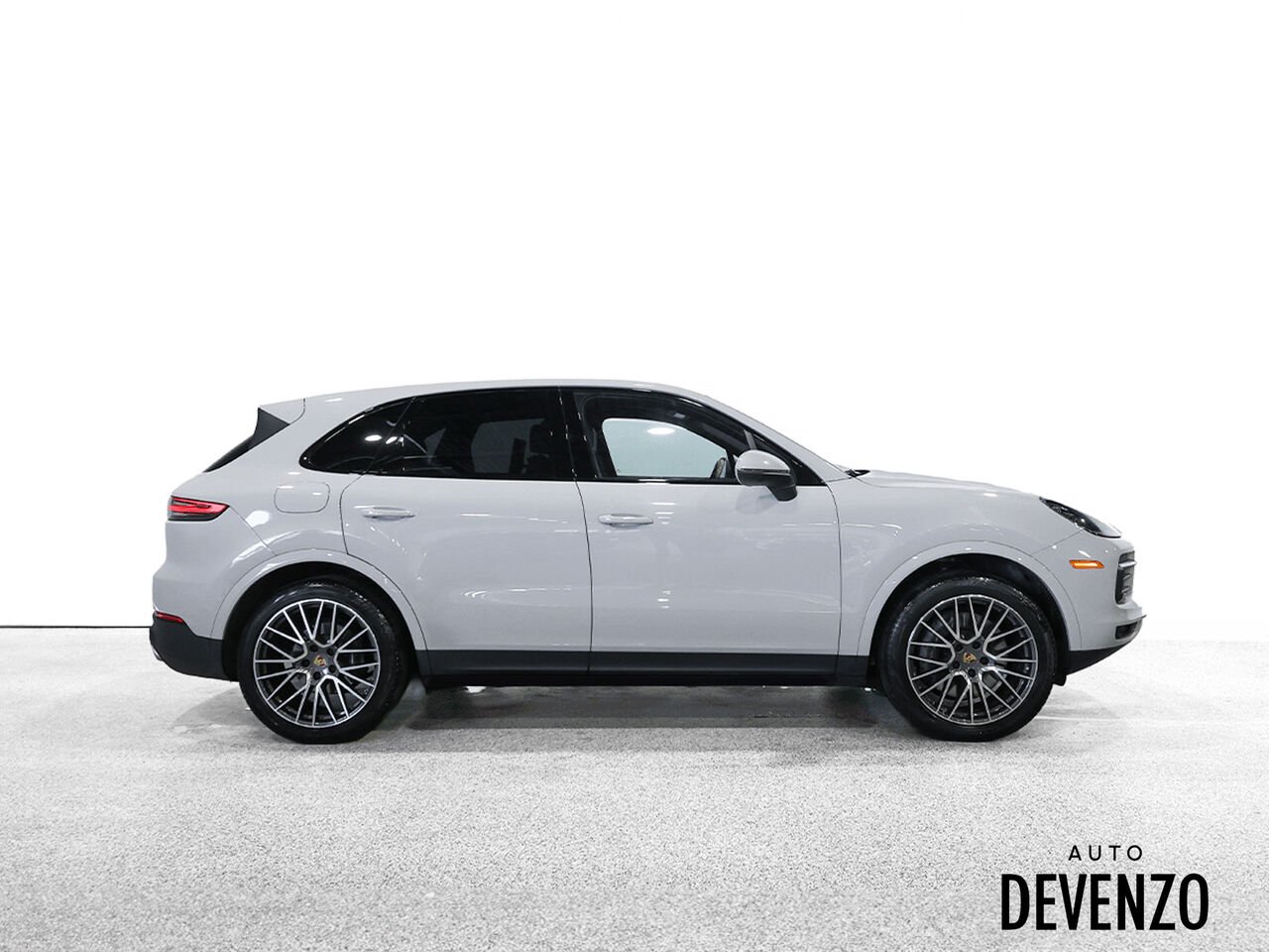 2022 Porsche Cayenne Grey Saint-Eustache - photo #1