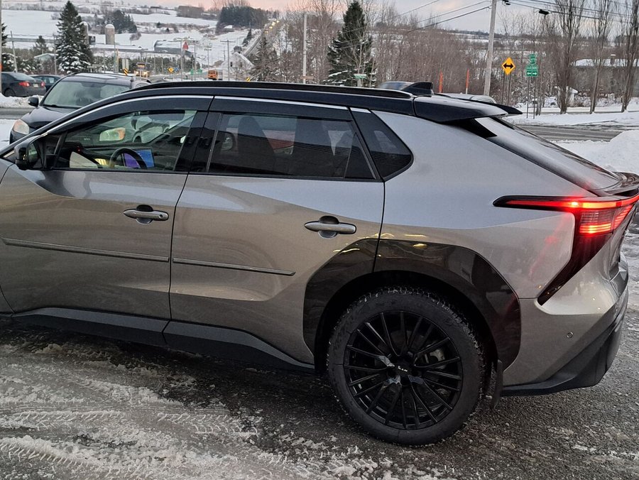 2023 Toyota bZ4X 2023 Heavy Metal with Black