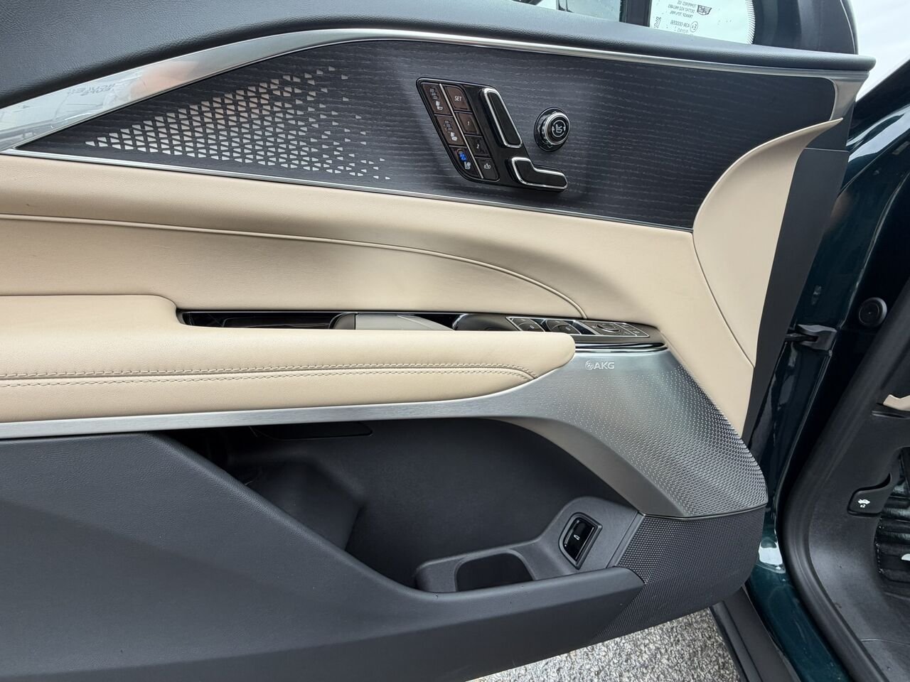 2024 Cadillac LYRIQ SPORT AWD NIVEAU 3 NAPPA FINANCEMENTÀ PARTIR 0.99% Green Laval - photo #23