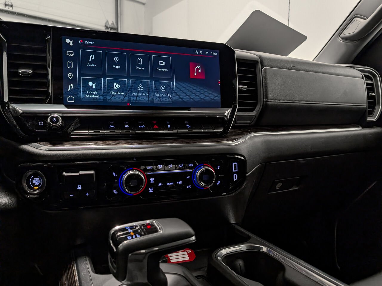 GMC SIERRA 1500 4WD CREW CAB PICKUP Elevation 3.0L Diesel volant et Sièges Chauffants 2024 Noir Sherbrooke - photo #7