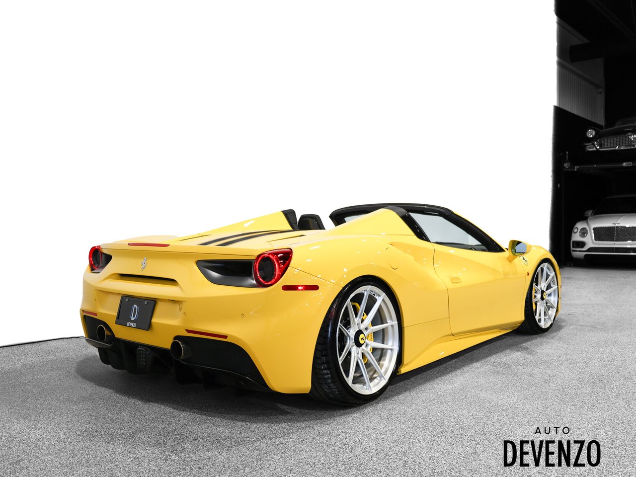 Ferrari 488 2017 Jaune Saint-Eustache - photo #7