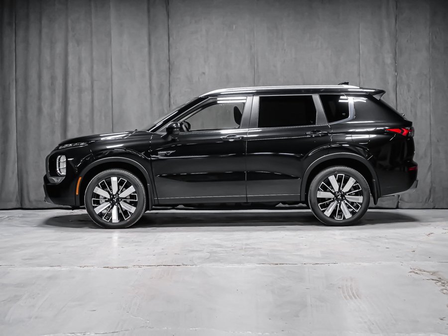 2026 Mitsubishi Outlander Plug-In Hybrid SEL Black Diamond Premium Finish