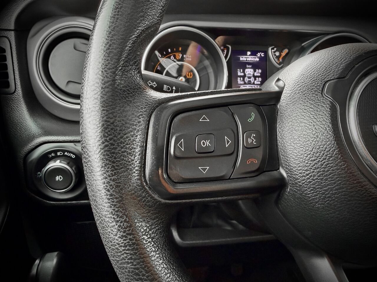 2022 Jeep Wrangler Silver Notre-Dame-des-Prairies - photo #20