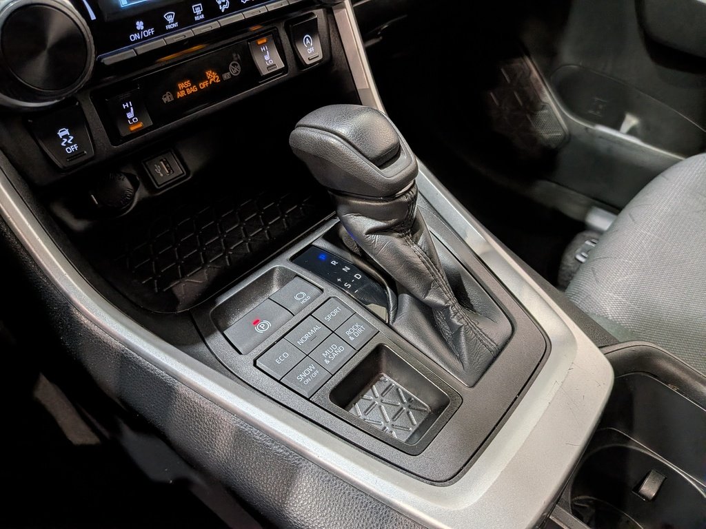 Toyota RAV4 LE AWD 2024 Blanc Val-David - photo #26