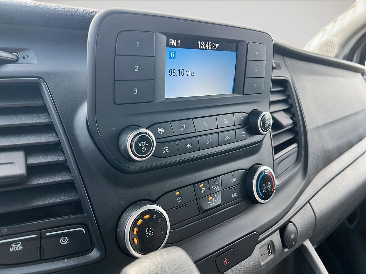 2023 Ford Transit Cube 12 pieds simple roue White Québec - photo #17
