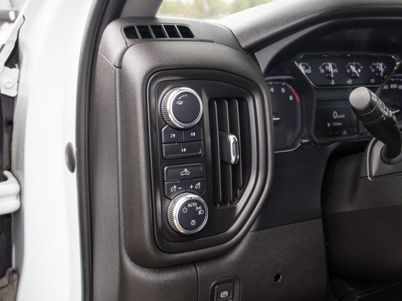 2022 GMC Sierra 2500HD 4WD Crew Cab 159 Pro White Sherwood Park - photo #20