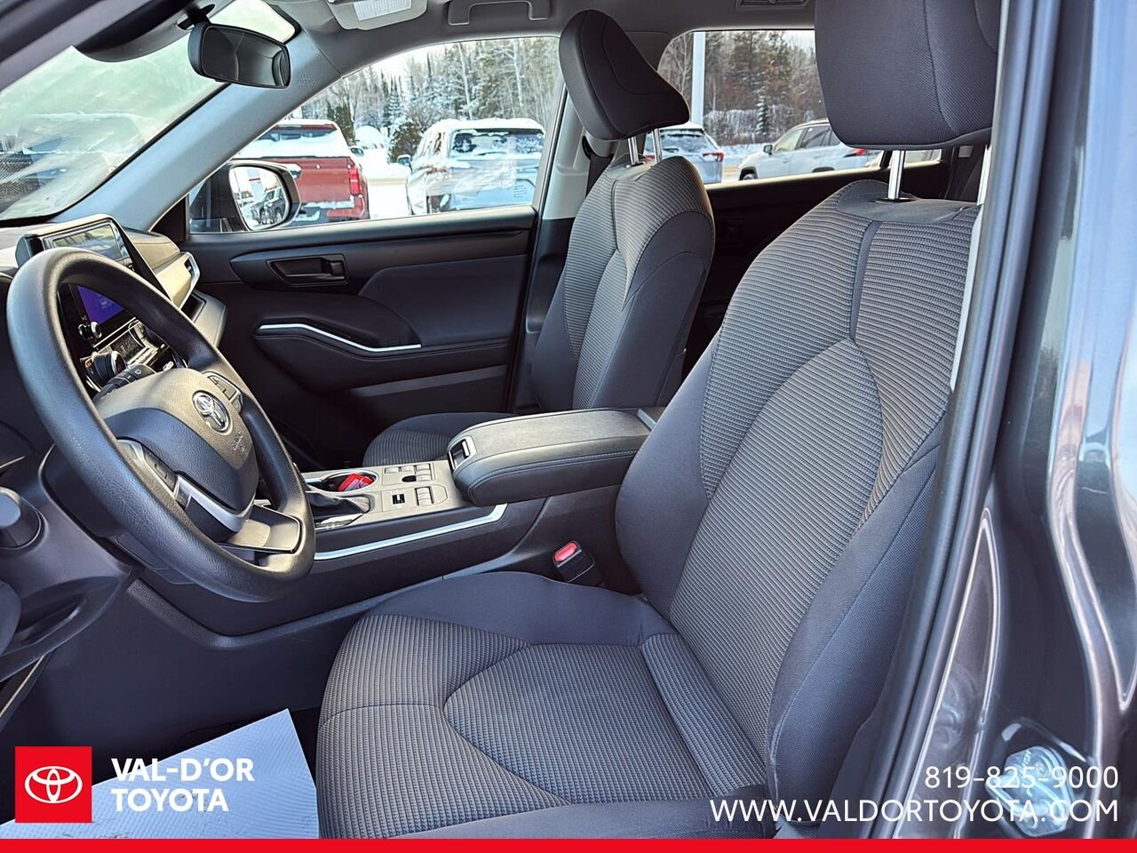 Toyota Highlander LE AWD LE AWD 2024 Gris magnétique métallisé Val-d'Or - photo #7
