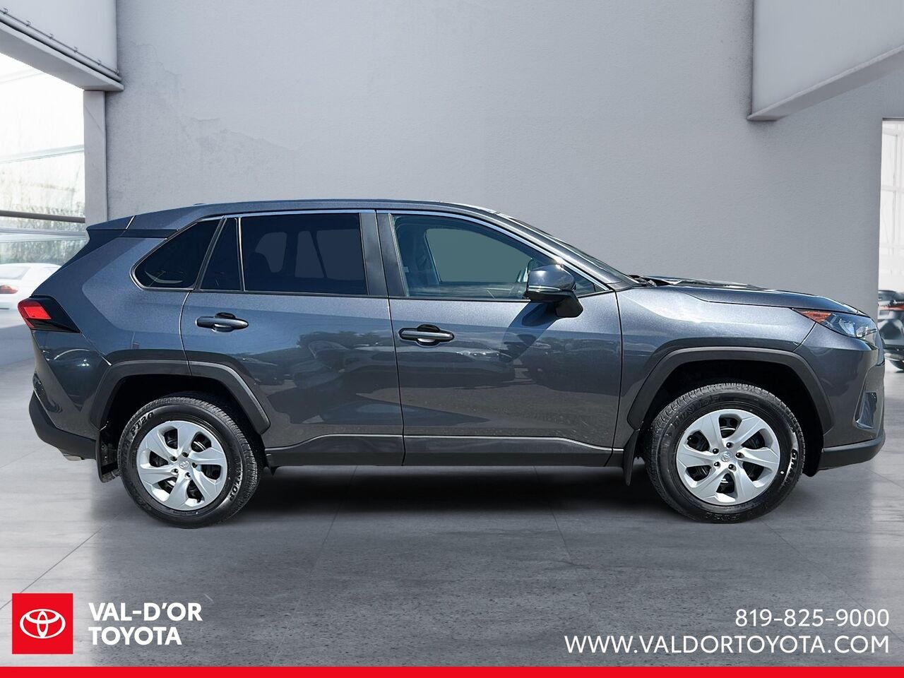 Toyota RAV4 LE TI 2025 Gris Val-d'Or - photo #4