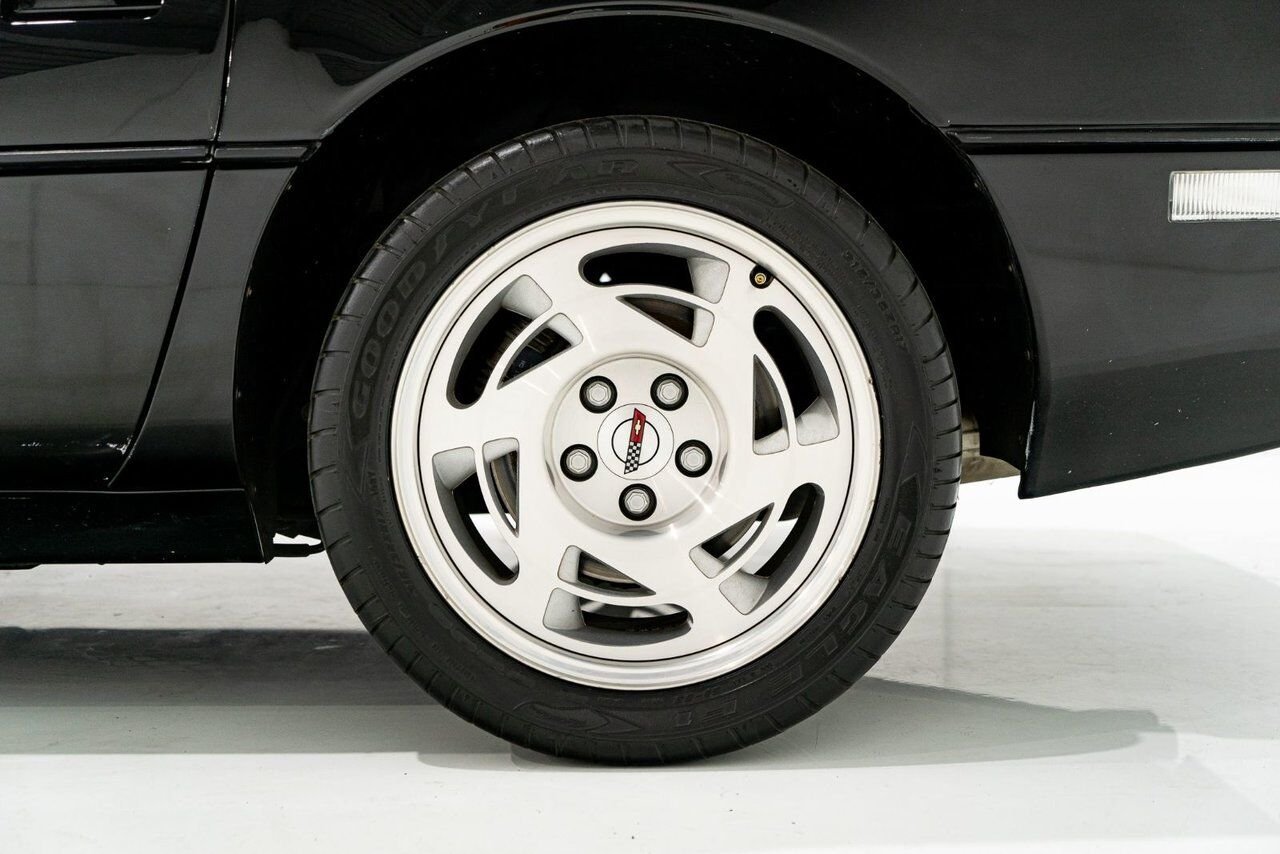 1990 Chevrolet Corvette ZR1 | PRIX EN USD Black Montreal - photo #45
