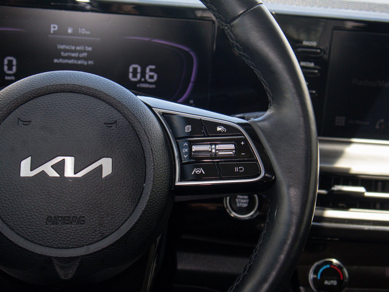 2025 Kia Seltos EX AWD White Sherwood Park - photo #22