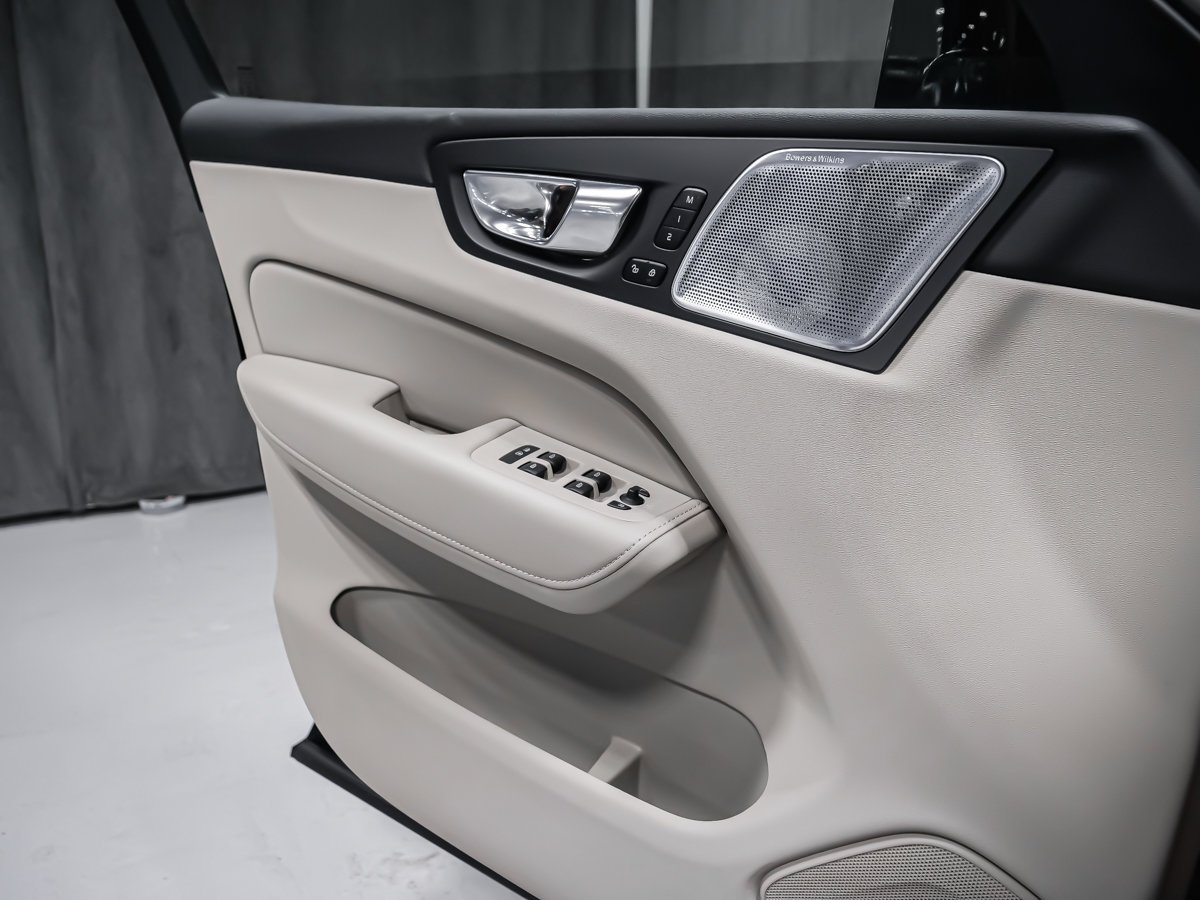 2022 Volvo XC60 B6 INSCRIPTION CLIMATE BOWERS & WILKINS Black Montreal - photo #10