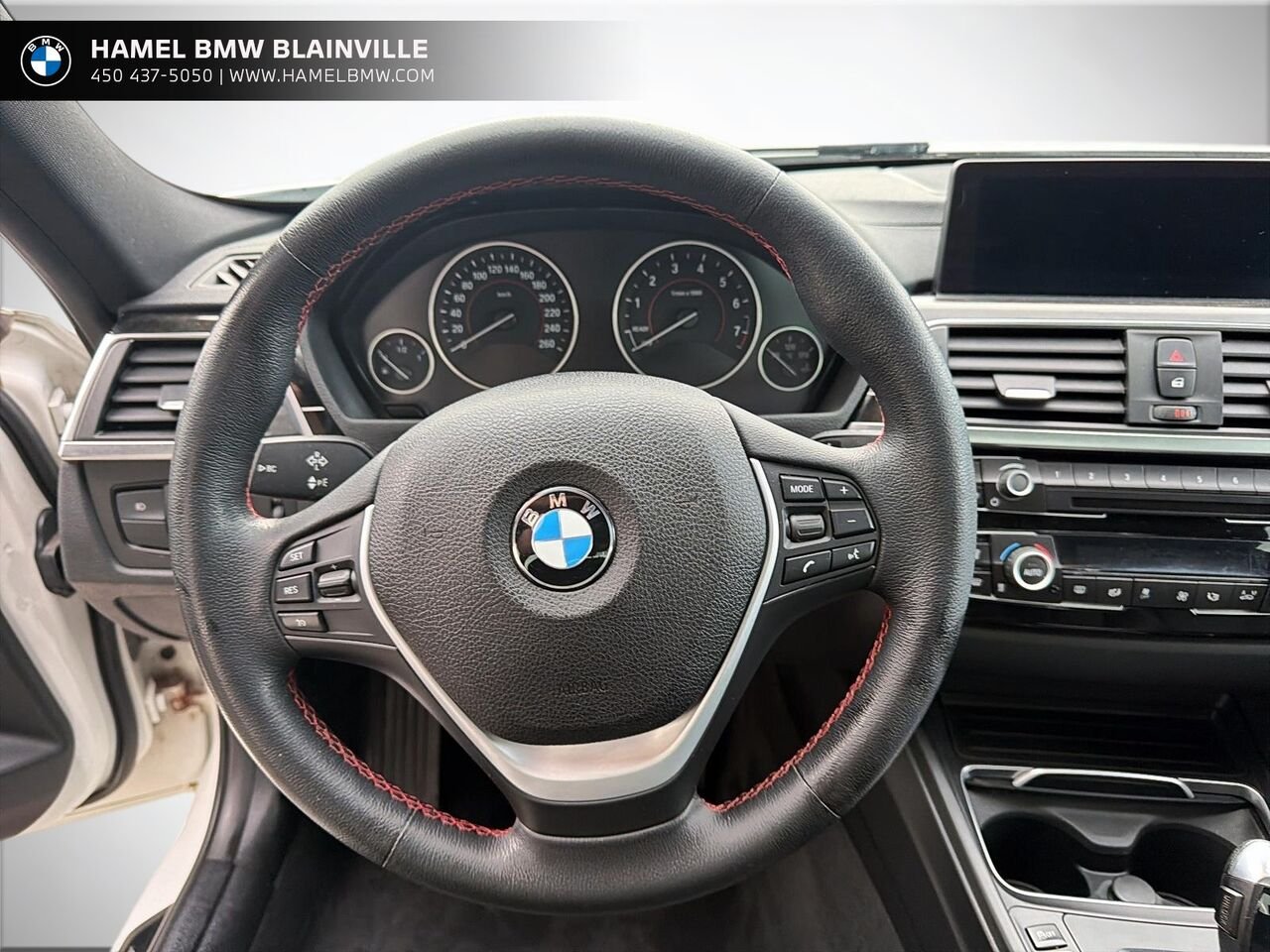 BMW Série 3 330i xDrive berline 2018 Blanc Blainville - photo #11