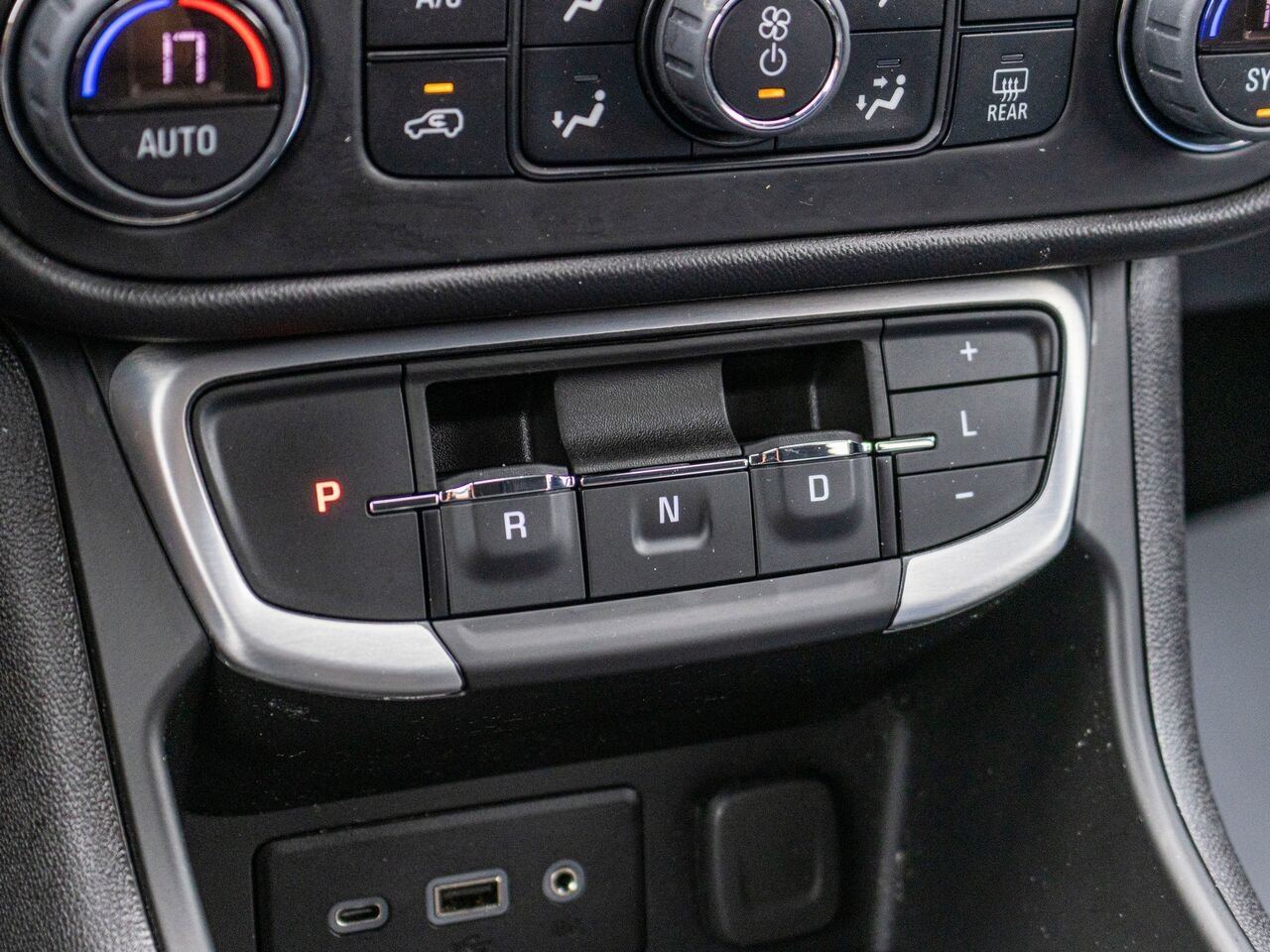 2022 GMC Terrain Traction intégrale, 4 portes SLE White Châteauguay - photo #17
